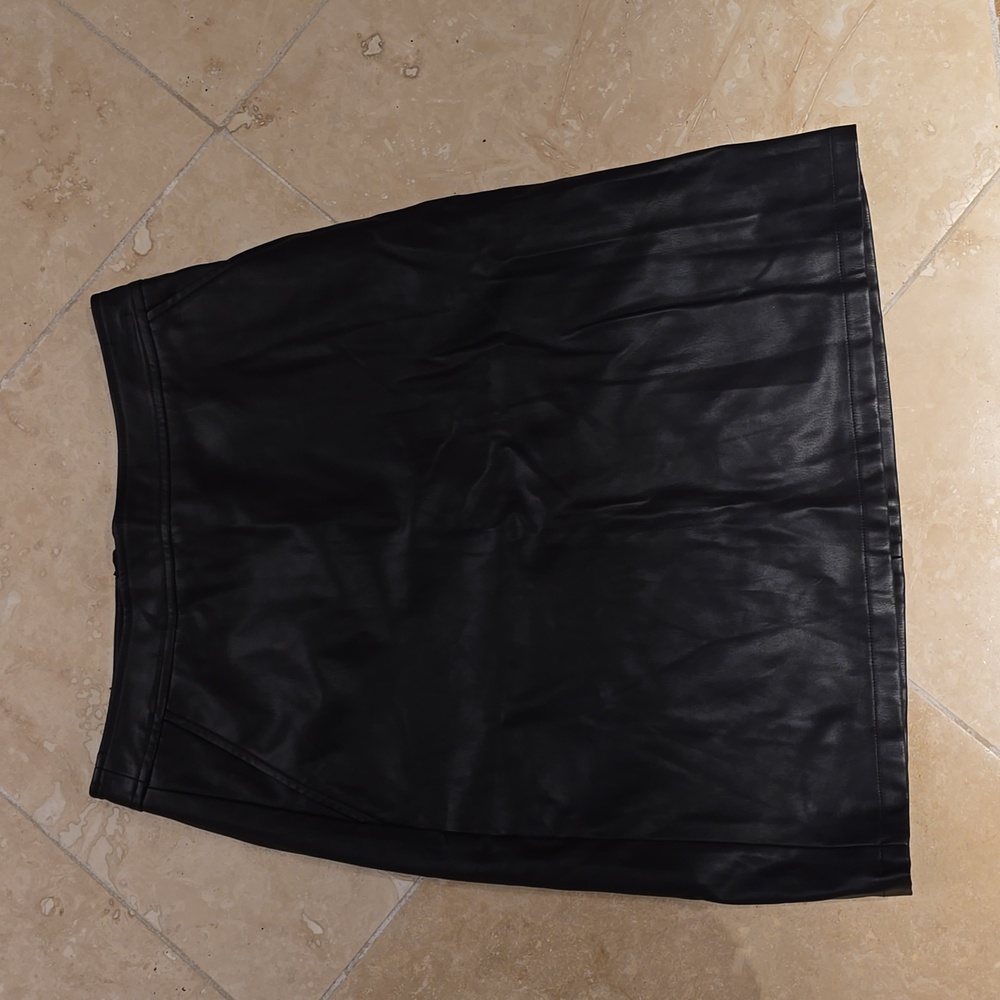 Ann Taylor LOFT Faux Leather Skirt, Size 4